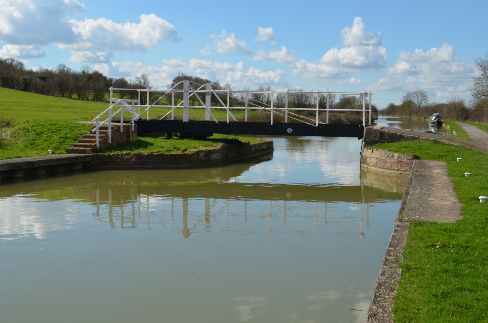 Swing bridge over the Kennet and Avon Canal