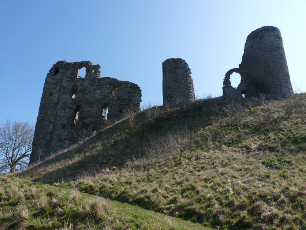 Clun Castle photo by Vince Hawthorn