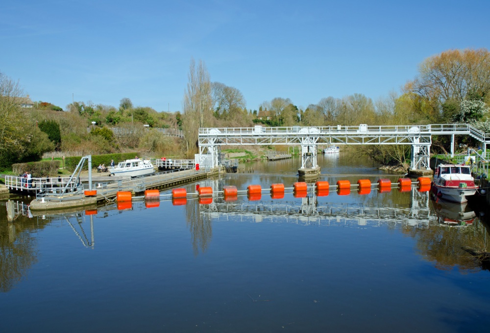 East Farleigh lock and weir