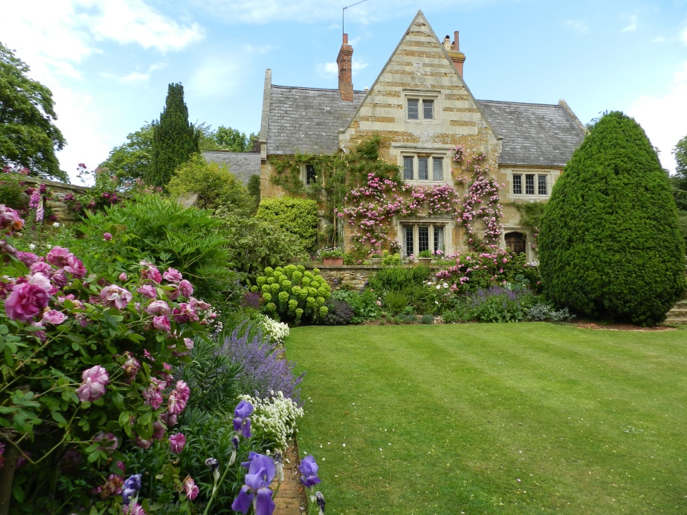 Photograph of Coton Manor Wildlife Garden
