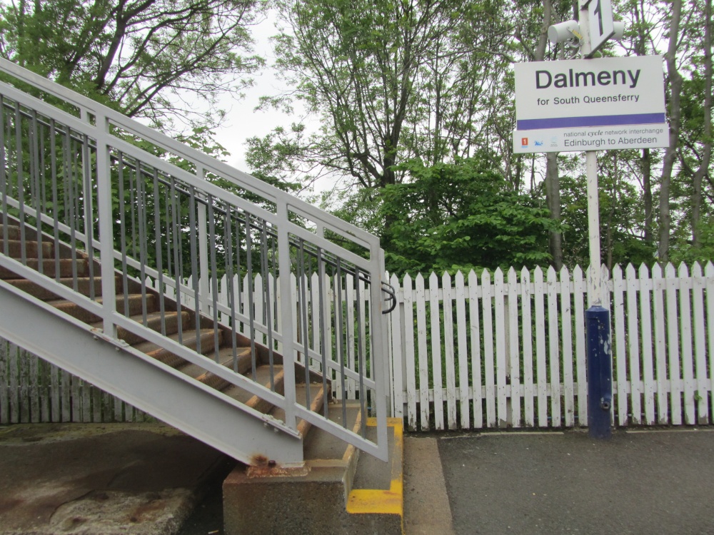 Photograph of Dalmeny Rail Station