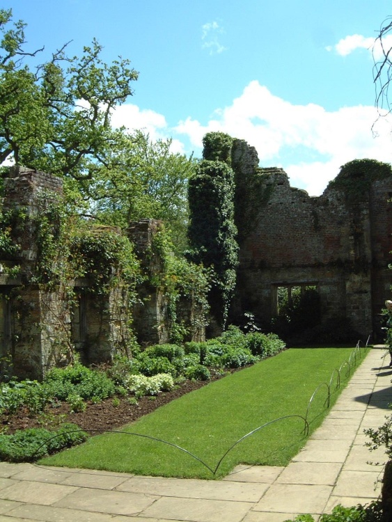 Scotney Castle May 2001