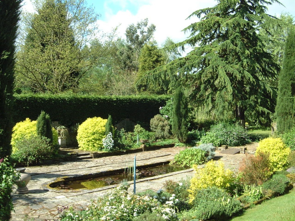 Photograph of Marle Place Gardens May 2001