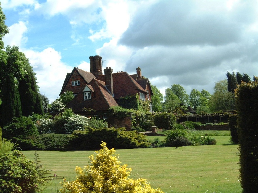 Photograph of Marle Place Gardens May 2001
