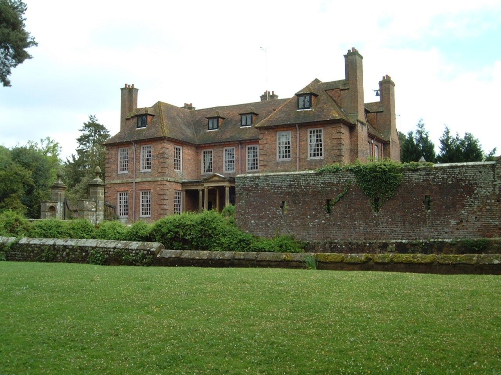 Photograph of Groombridge Place Gardens May 2001