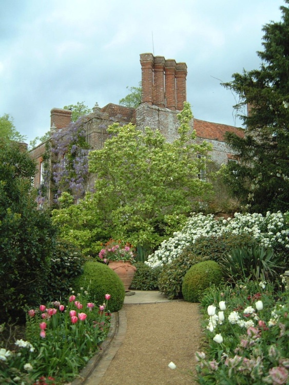 Pashley Manor Gardens, May 2001