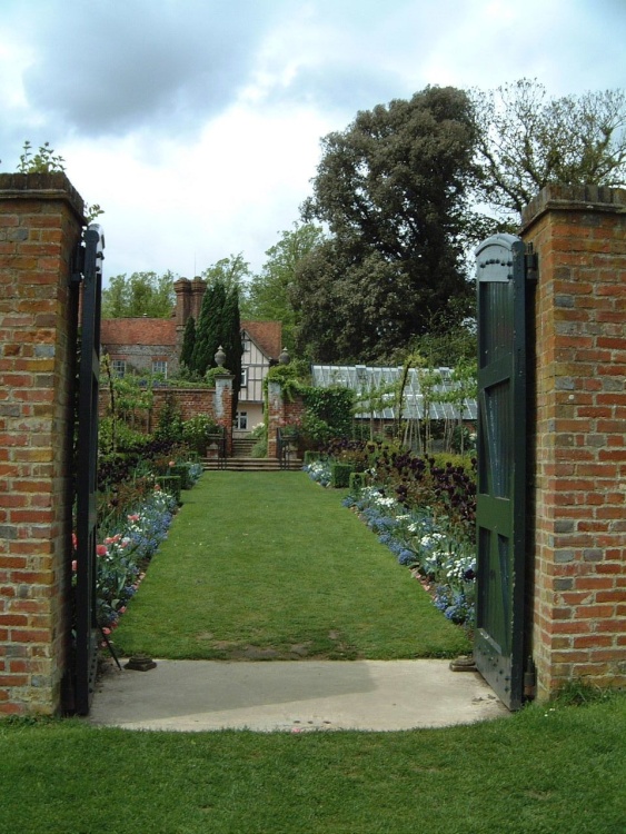 Pashley Manor Gardens, May 2001