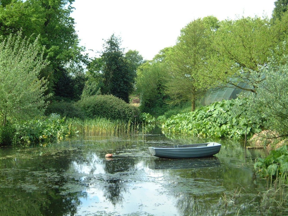 Beth Chatto Gardens, May 2001 photo by Cees Zeelenberg