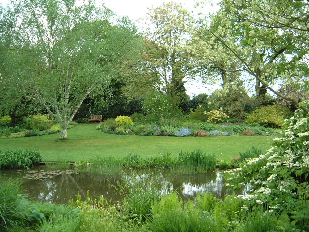 Beth Chatto Gardens, May 2001 photo by Cees Zeelenberg