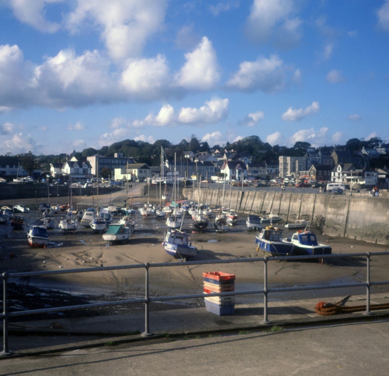 Photograph of Saundersfoot: the Harbour at low tide.