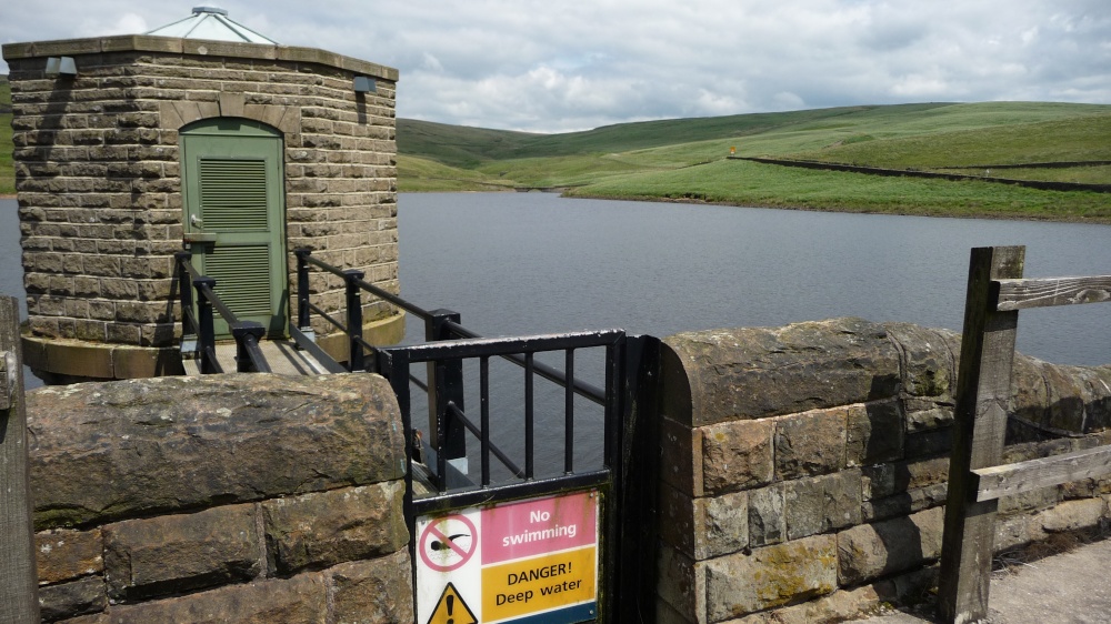 Views around St Thomas Church, Friarmere