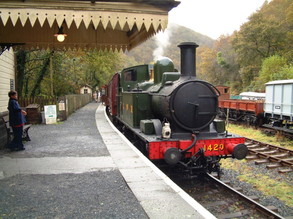 Llwyfan Cerrig Station on The Gwili Railway, near Bronwydd Arms.