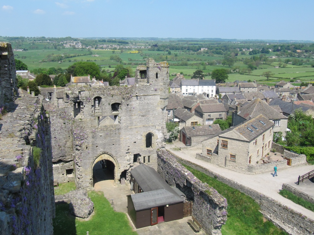 Middleham Castle photo by Ken Marshall
