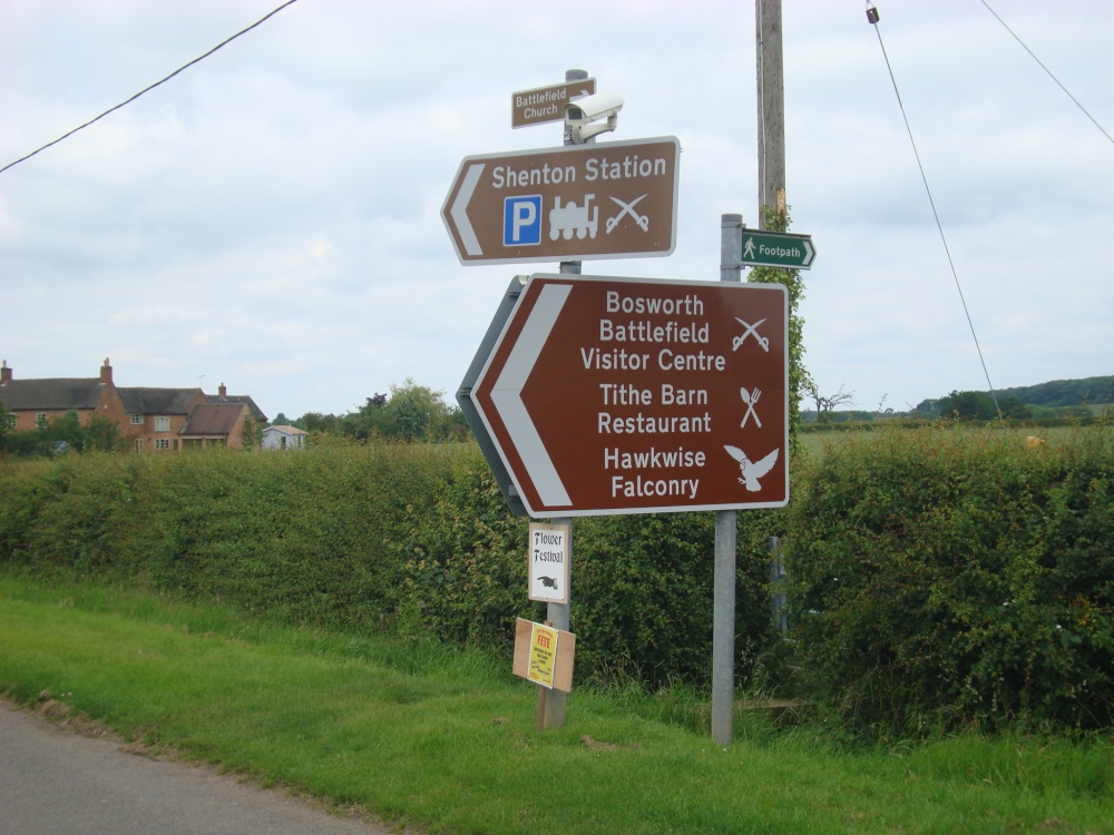 Signposts in Ambion Lane, Sutton Cheney