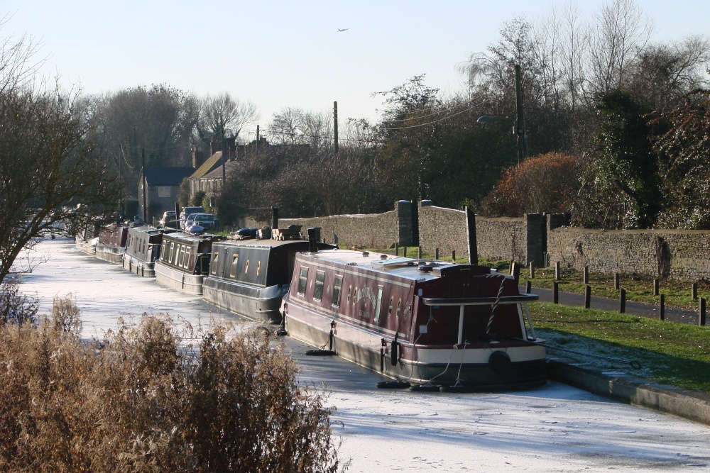 Photograph of Narrowboat in winter at Thrupp, Oxfordshire