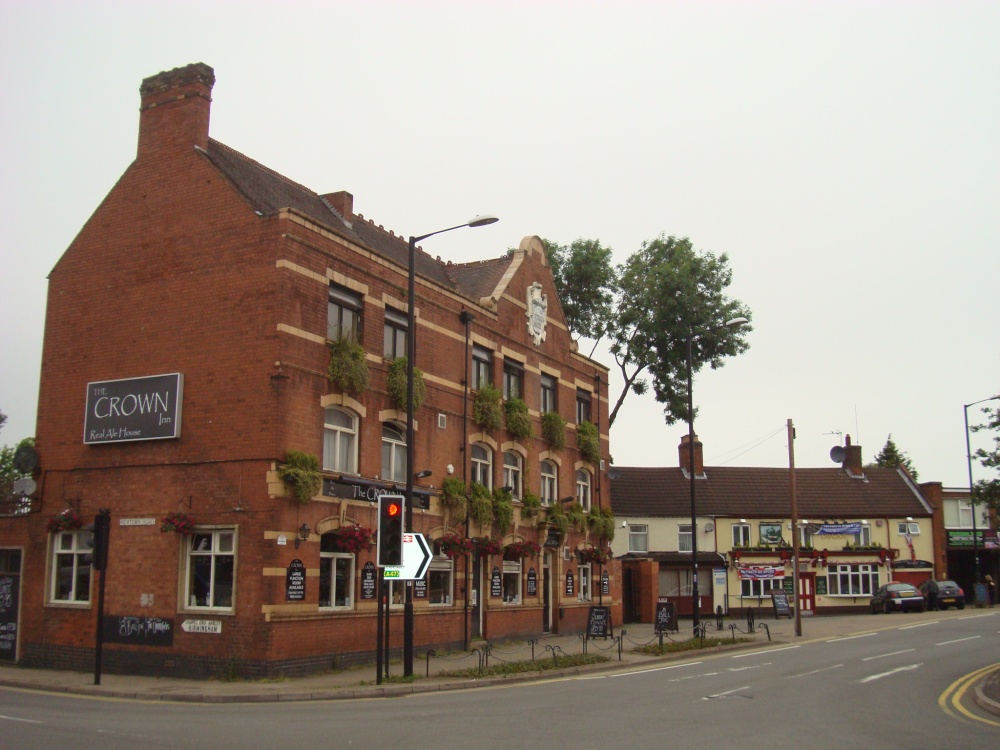Bond Street, the Crown Inn and the Railway Tavern