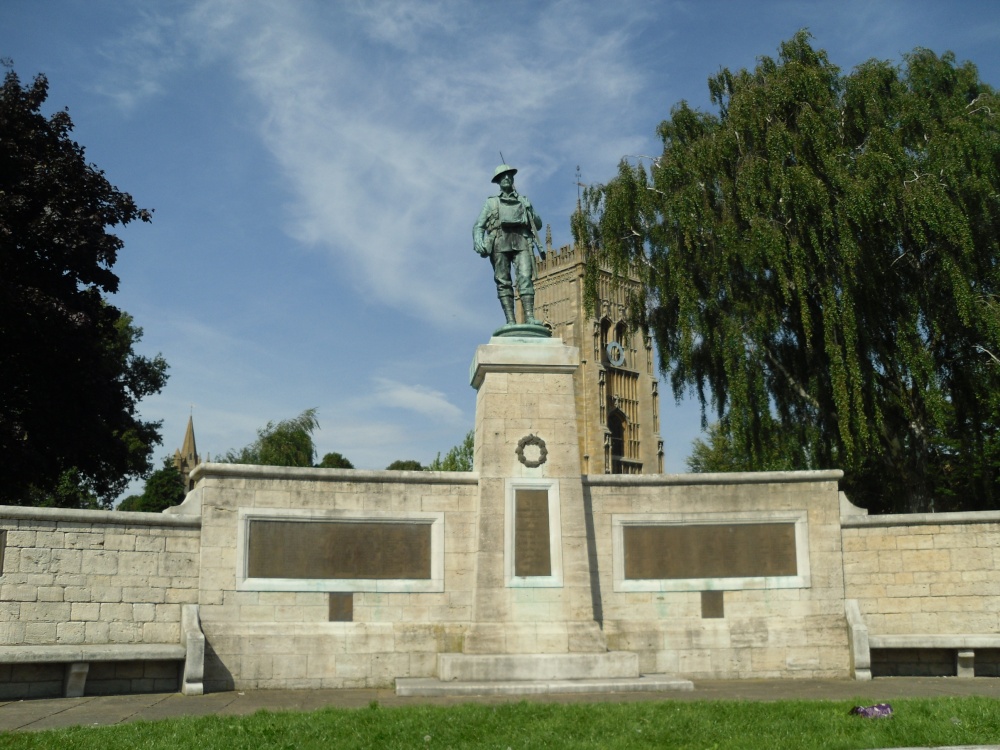 Evesham, the War Memorial in the Abbey park