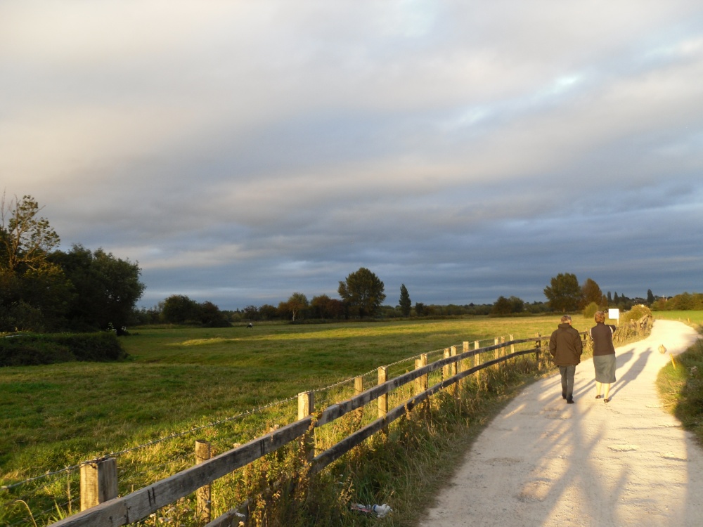 Oxford, footpath to the river Thames (Isis)
