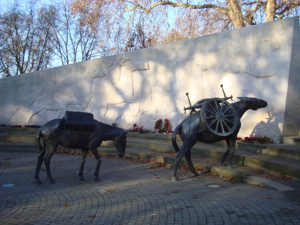 Park Lane, the Animals in War Memorial