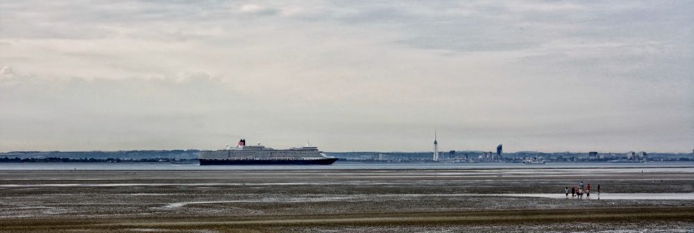 Queen Elizabeth from Ryde beach