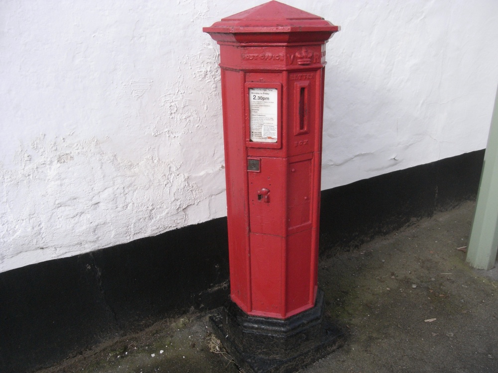 Photograph of A VR Letter box in Framlingham