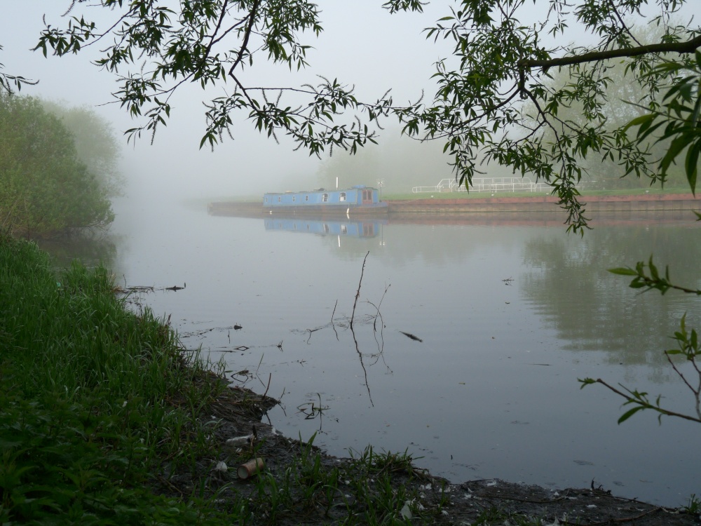 Early morning mist in Watermead Country Park