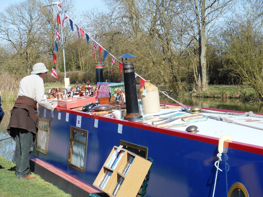 'Antiques Afloat', Foxton