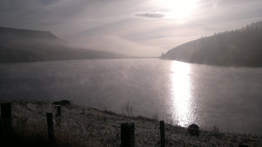 A hazy december day over Ladybower