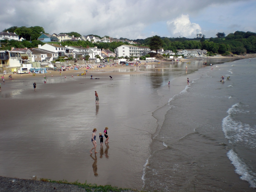 Photograph of Saundersfoot beach from the harbour wall