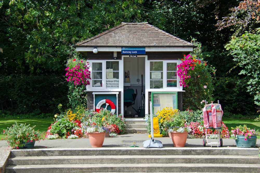 Lock keepers Cottage at Romney Lock, Windsor