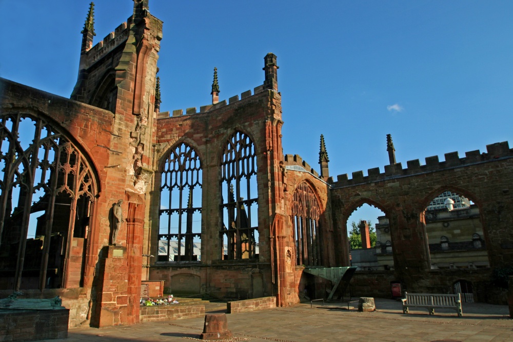 Coventry Cathedral photo by Zbigniew Siwik