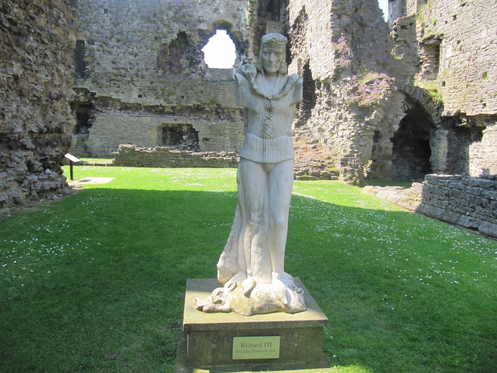 Statue of Richard III, Middleham Castle, Middleham photo by Ken Marshall