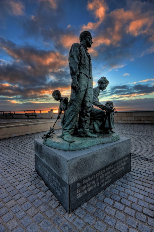 Hull Marina - Immigrants statue by Neil Hadlock