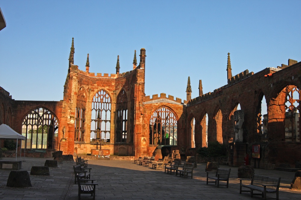 Coventry Cathedral photo by Zbigniew Siwik