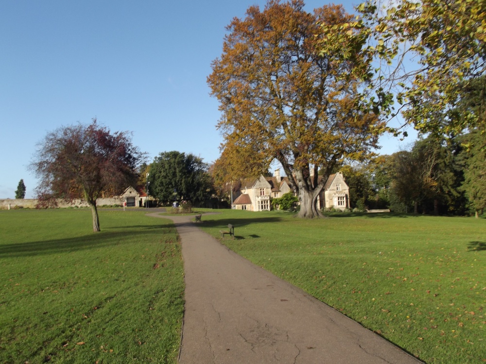 Rushden Hall Park