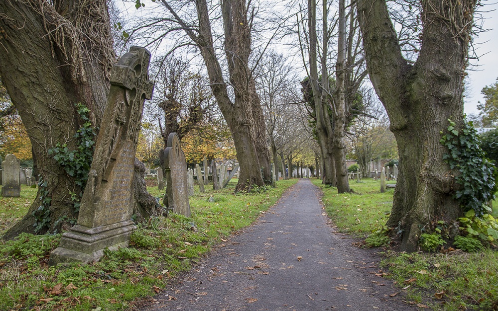 St Thomas' Church Cemetery, Lymington