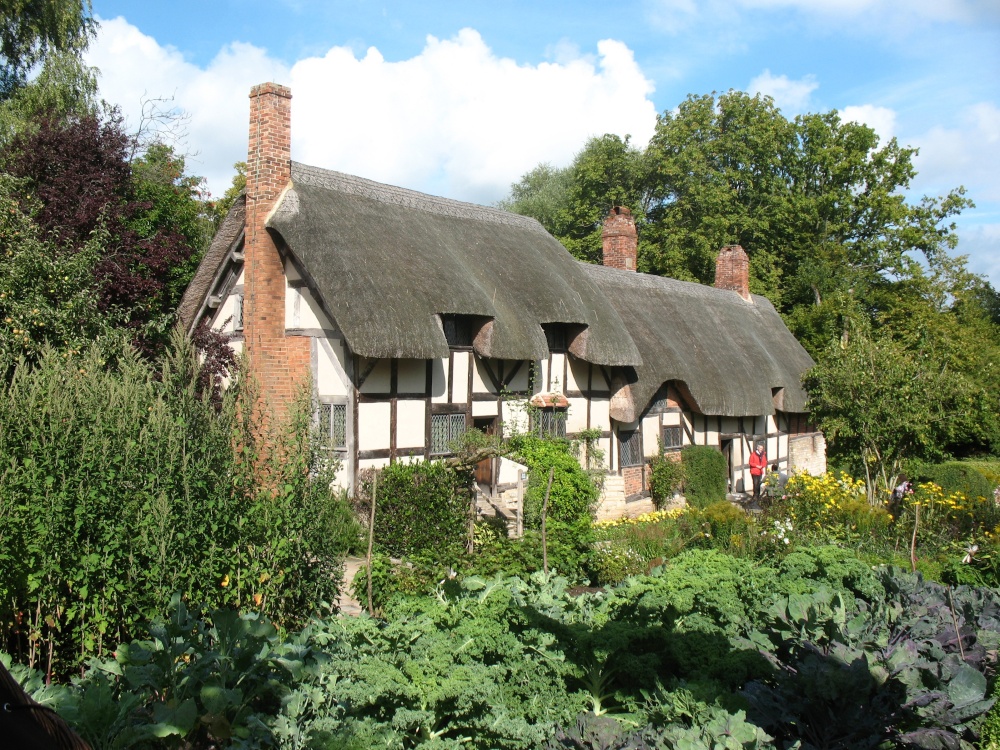 Anne Hathaway's Cottage photo by Tony Payne