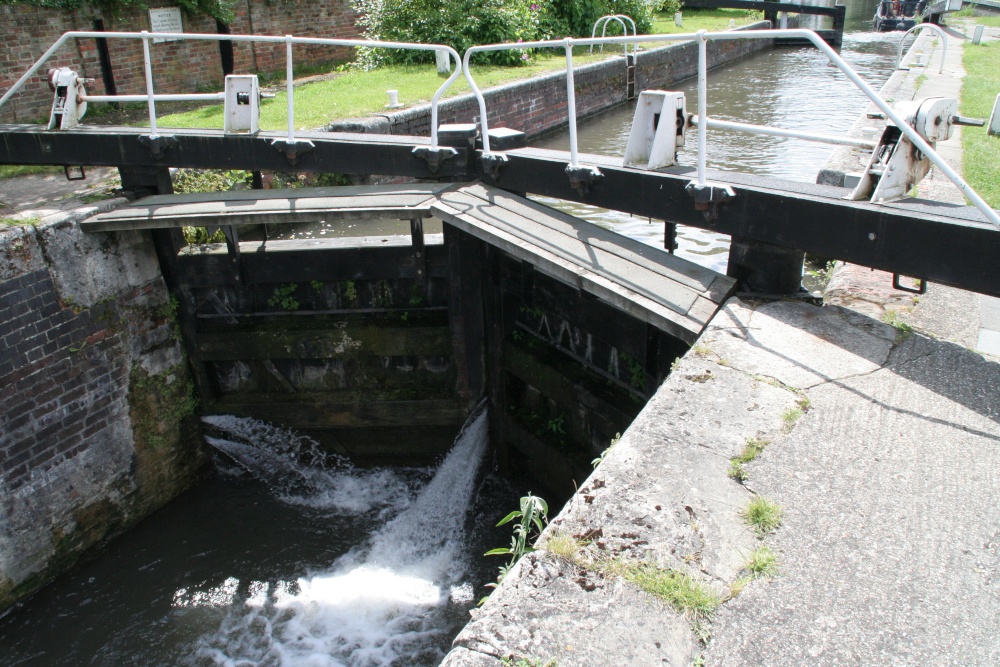 Newbury - Closeup of Lock on Kennet/Avon Canal