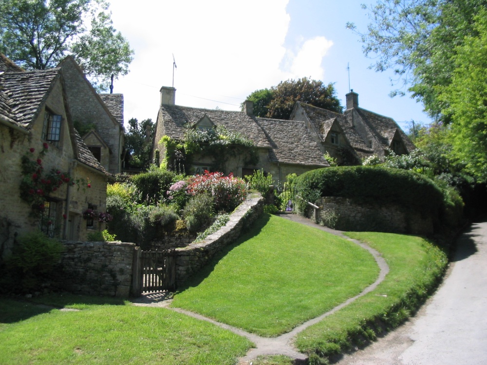Photograph of Cottages in Bibury June 2003