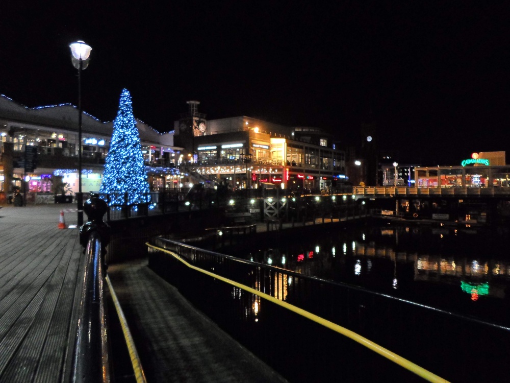 Cardiff Bay by night photo by Anthony Ladds
