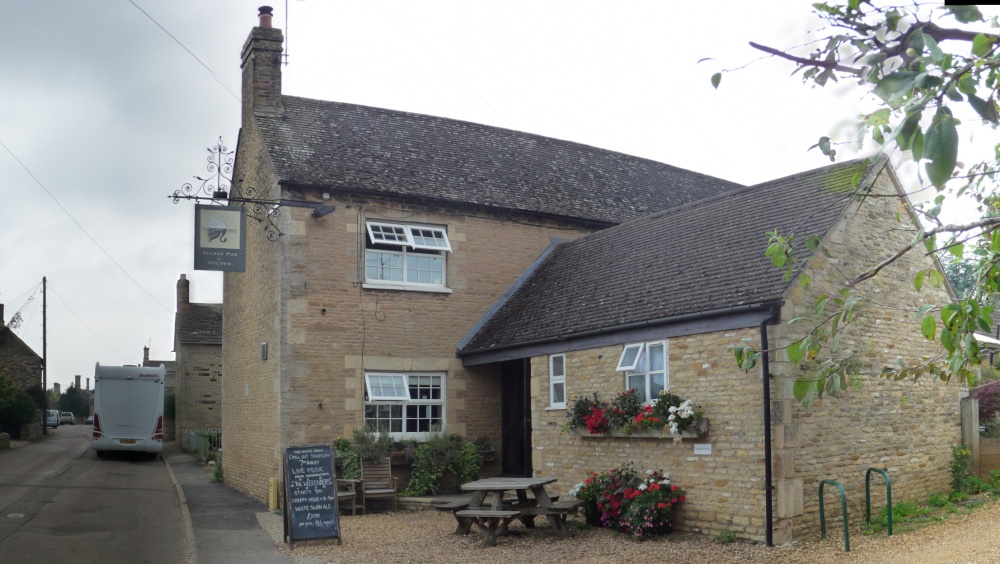 Photograph of The White Swan, Woodnewton