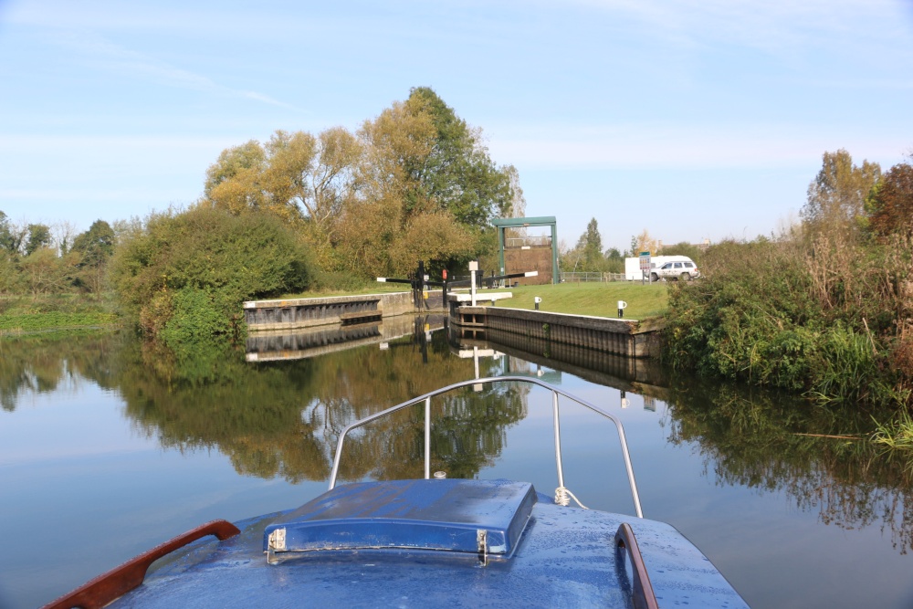 Approaching Perio Lock, Fotheringhay