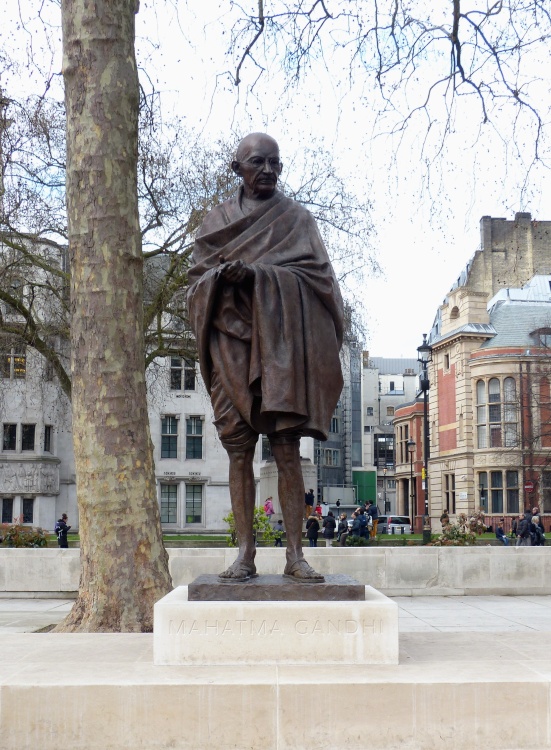Mahatma Gandhi Statue