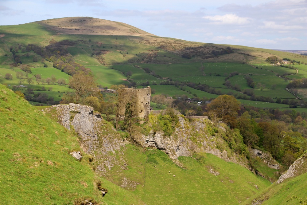 Peveril Castle photo by Zbigniew Siwik