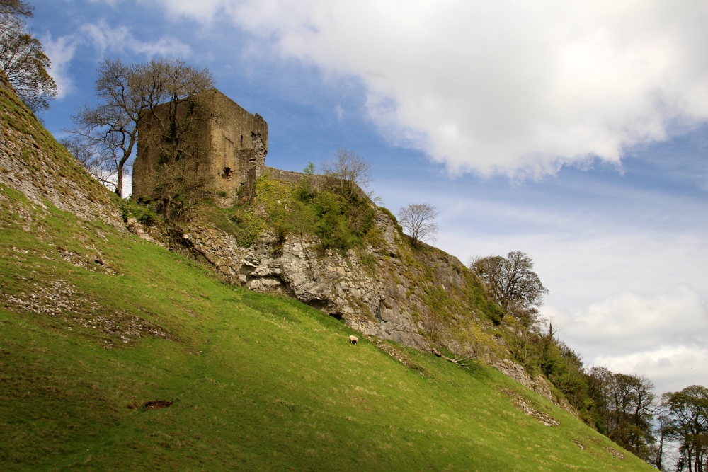 Peveril Castle photo by Zbigniew Siwik