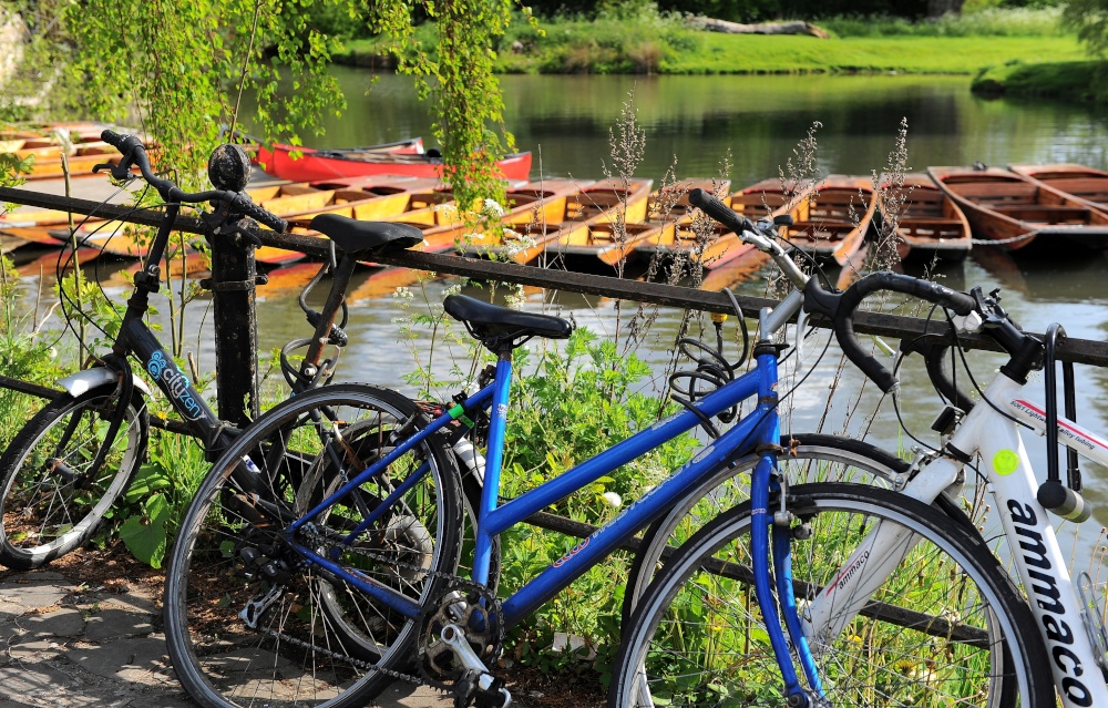 Cambridge punts and bikes