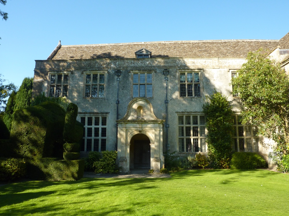 Avebury Manor, 30th September 2015 photo by Brian Gudgeon