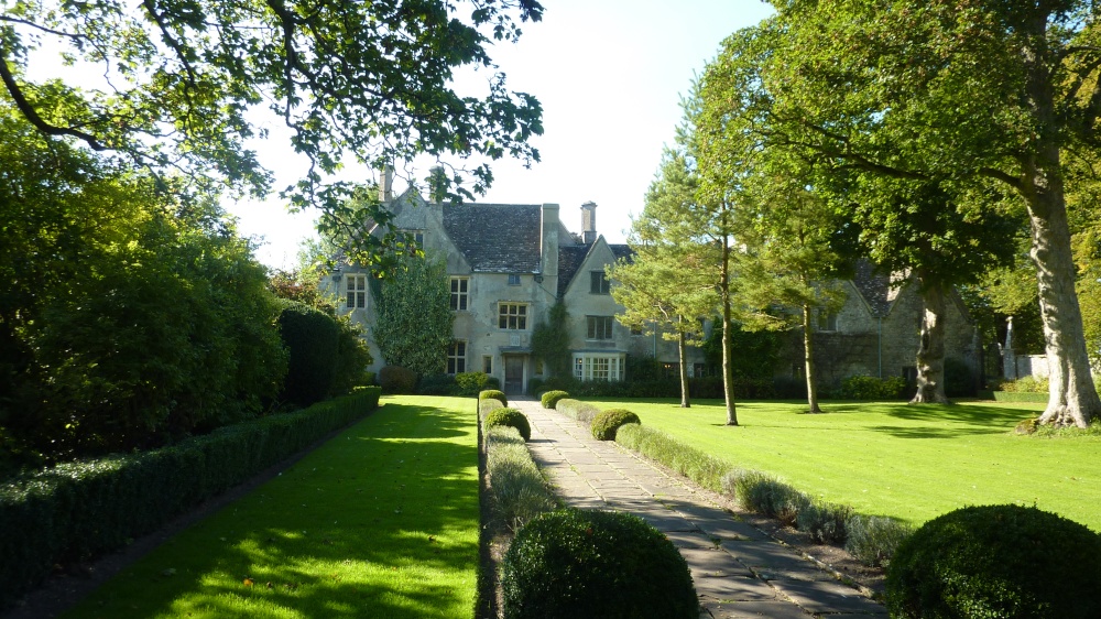 Avebury Manor, 30th September 2015 photo by Brian Gudgeon