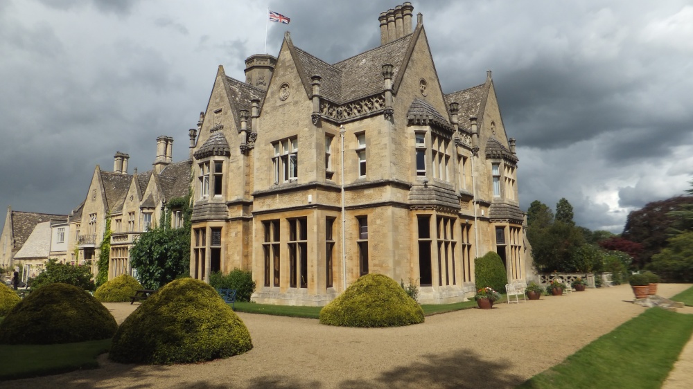 Cheltenham's Manor by the Lake
