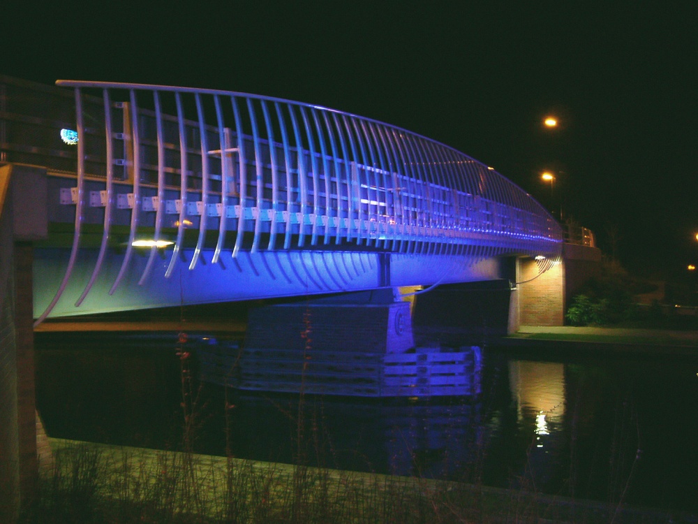 The Fishbone Bridge over the Kennet and Avon Canal in Newbury.